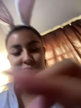 Elina Hills online show from April 3, 2026, 7:31 pm