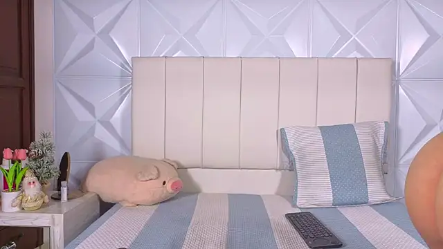 Snapshot of Luna__grace chatting on January 5, 2026, 10:02 pm Luna grace online show from January 5, 2026, 10:02 pm