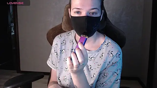 ZlatoslavaLo online show from December 1, 2025, 6:03 am