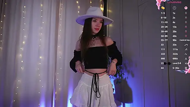 tinyanie online show from February 13, 2026, 6:24 am