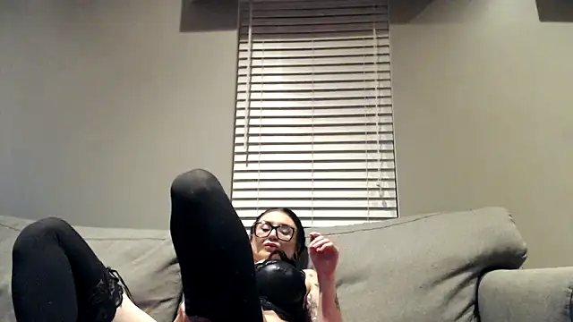 Snapshot of Holyplastic chatting on November 12, 2025, 1:21 am Holyplastic online show from November 12, 2025, 1:21 am