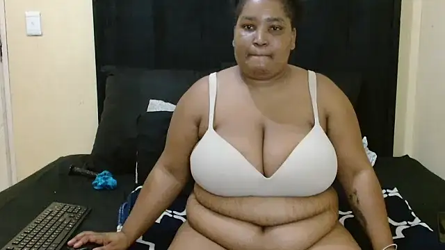 MassiveBoobsxxxx online show from March 4, 2026, 6:15 pm