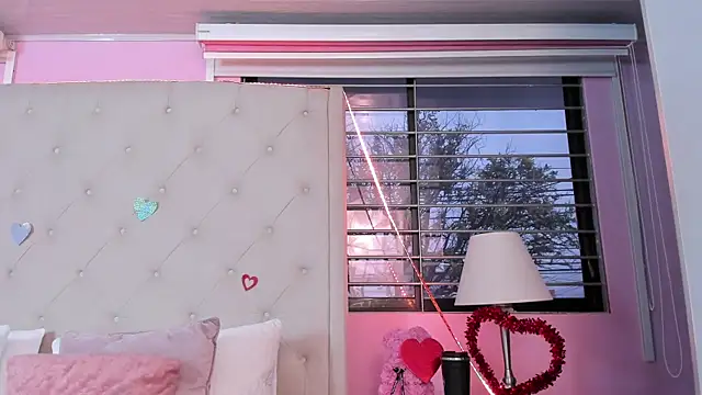 scarlett leblanc  online show from February 12, 2026, 12:05 pm