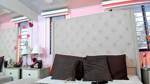 scarlett leblanc  online show from May 16, 2026, 2:05 pm