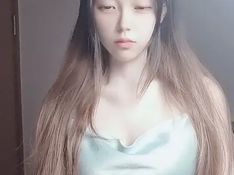 JuliaNoir online show from November 3, 2025, 6:07 am