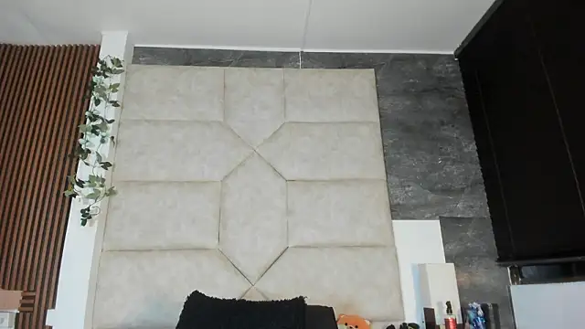 Liia Leens online show from February 12, 2026, 4:45 am