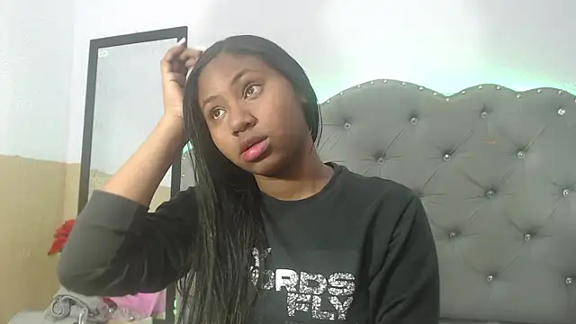 valentinavega18x online show from December 2, 2025, 4:03 am