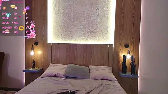 Nicolle moors online show from December 3, 2025, 3:44 pm