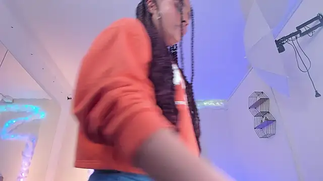 Lucerop  online show from March 6, 2026, 3:23 am