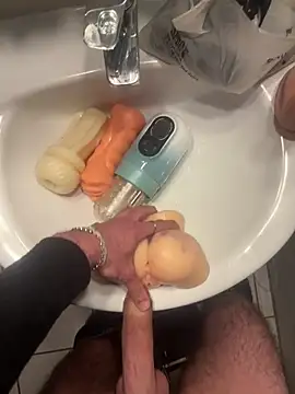 Snapshot of LeBestre chatting on February 16, 2026, 11:35 pm LeBestre online show from February 16, 2026, 11:35 pm