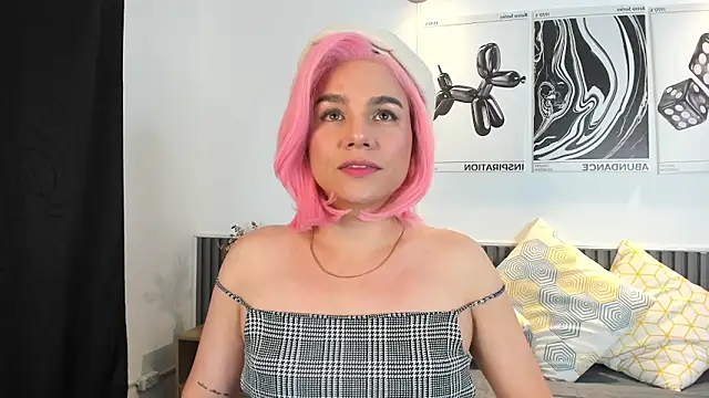 Snapshot of Cloe_Bonne chatting on November 14, 2025, 8:01 pm Cloe Bonne online show from November 14, 2025, 8:01 pm