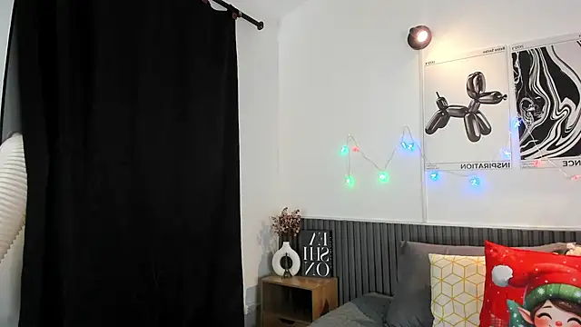 Snapshot of Cloe_Bonne chatting on November 29, 2025, 7:58 pm Cloe Bonne online show from November 29, 2025, 7:58 pm