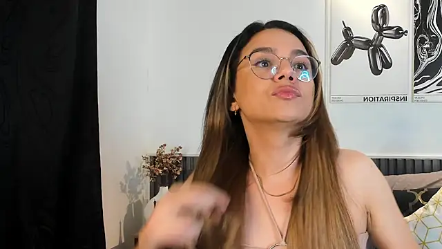 Snapshot of Cloe_Bonne chatting on November 28, 2025, 9:15 pm Cloe Bonne online show from November 28, 2025, 9:15 pm