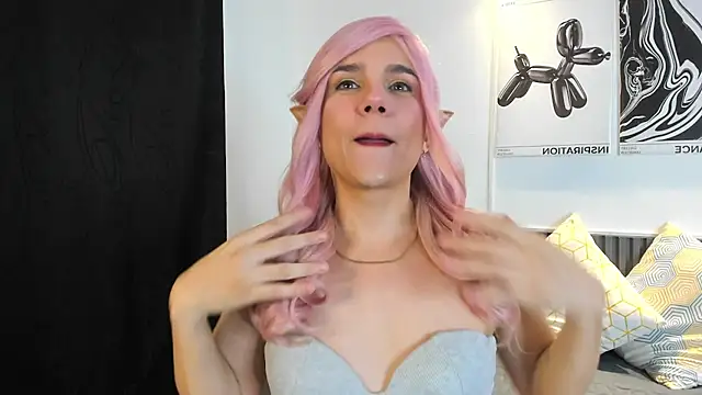 Snapshot of Cloe_Bonne chatting on November 18, 2025, 8:45 pm Cloe Bonne online show from November 18, 2025, 8:45 pm