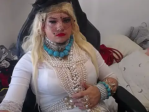 VanesaCrossic online show from June 4, 2026, 8:41 am