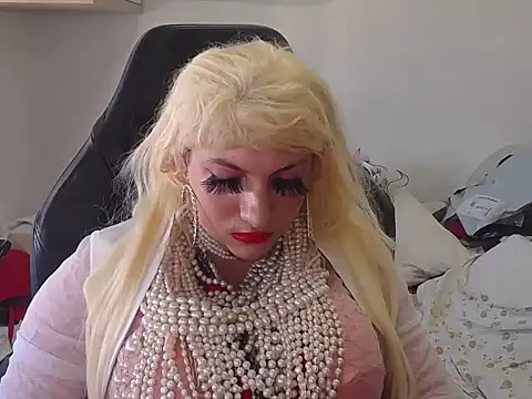 Snapshot of VanesaCrossic chatting on April 8, 2026, 9:33 am VanesaCrossic online show from April 8, 2026, 9:33 am