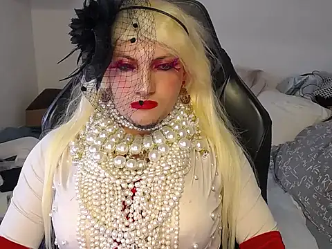 VanesaCrossic online show from December 4, 2025, 8:35 am