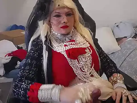 VanesaCrossic online show from May 23, 2026, 10:14 am