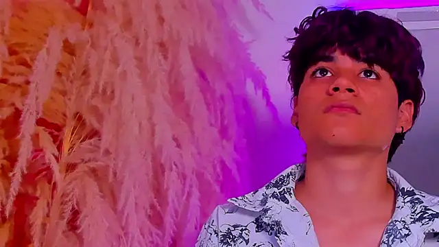 Snapshot of Leo_Glow chatting on February 13, 2026, 12:49 pm Leo Glow online show from February 13, 2026, 12:49 pm