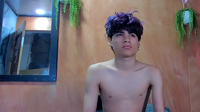 Snapshot of Leo_Glow chatting on February 11, 2026, 1:00 pm Leo Glow online show from February 11, 2026, 1:00 pm