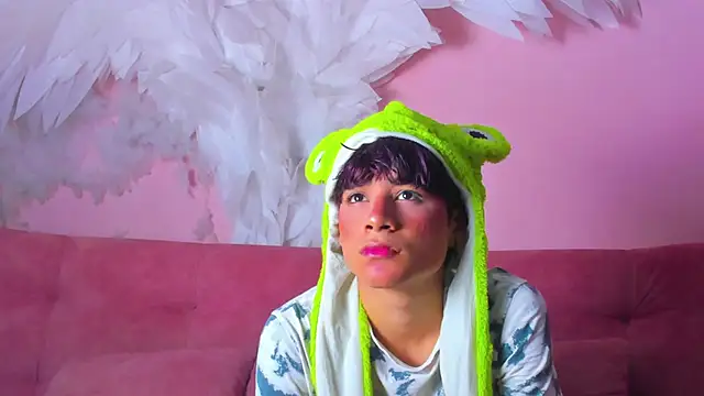 Snapshot of Leo_Glow chatting on February 6, 2026, 1:18 pm Leo Glow online show from February 6, 2026, 1:18 pm