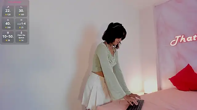 Sophie Smitt online show from November 17, 2025, 2:04 am