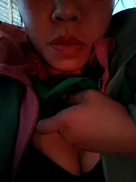 kitti-krush online show from November 15, 2025, 2:54 pm