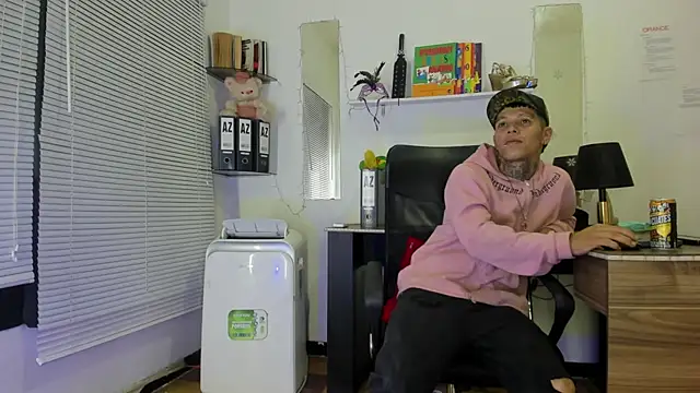 Snapshot of xxxTerrysxxx chatting on November 3, 2025, 6:18 am xxxTerrysxxx online show from November 3, 2025, 6:18 am