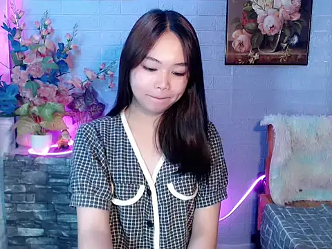 lustfullakim online show from June 4, 2026, 4:33 pm