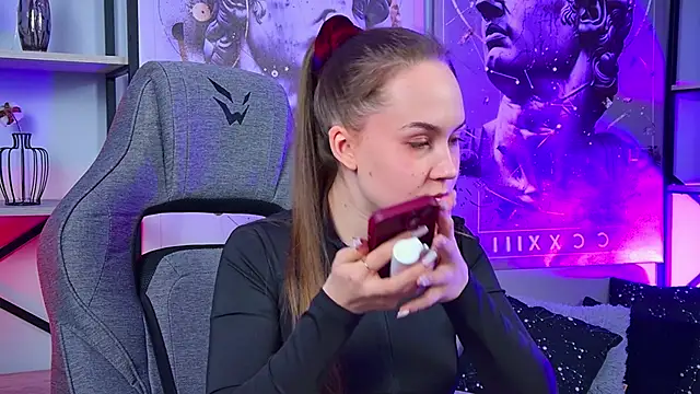 Snapshot of ElinVale chatting on February 7, 2026, 2:58 pm ElinVale online show from February 7, 2026, 2:58 pm