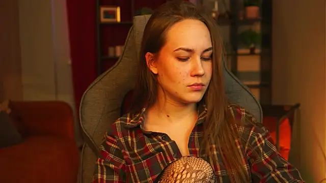 Snapshot of ElinVale chatting on February 13, 2026, 12:16 pm ElinVale online show from February 13, 2026, 12:16 pm