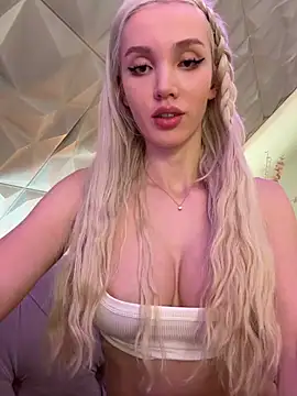 Snapshot of Lana-Grey chatting on February 21, 2026, 11:40 pm Lana-Grey online show from February 21, 2026, 11:40 pm