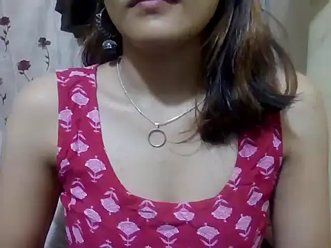 maira 33 online show from November 5, 2025, 3:59 pm