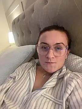 Snapshot of EmLovesxx chatting on November 17, 2025, 9:30 pm EmLovesxx online show from November 17, 2025, 9:30 pm