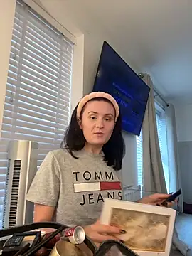 Snapshot of EmLovesxx chatting on November 8, 2025, 2:42 pm EmLovesxx online show from November 8, 2025, 2:42 pm