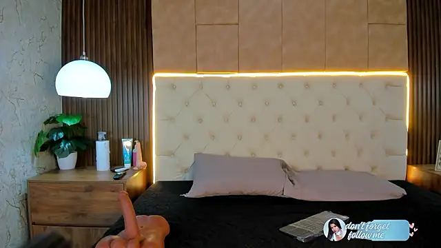 Camiila rosse online show from January 15, 2026, 7:39 pm