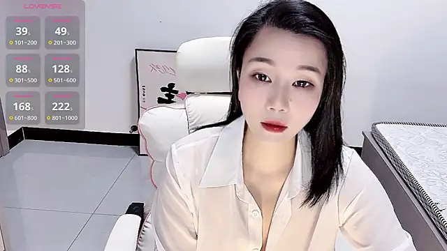 Snapshot of Bloo3iss chatting on December 1, 2025, 7:42 am Bloo3iss online show from December 1, 2025, 7:42 am