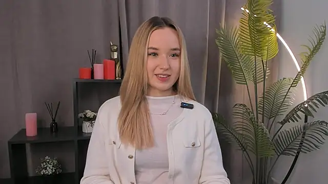 Snapshot of EveMcclearen chatting on November 3, 2025, 7:24 am EveMcclearen online show from November 3, 2025, 7:24 am