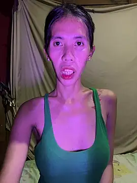 Snapshot of bellaUtops chatting on July 5, 2026, 6:53 am bellaUtops online show from July 5, 2026, 6:53 am