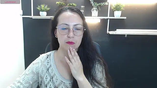 Lauryn Jones online show from April 14, 2026, 7:19 pm