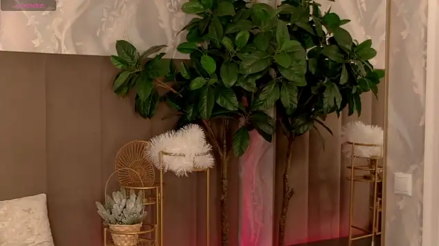 NaomiAster online show from January 16, 2026, 9:46 am