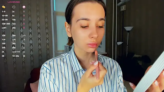 JacalynSchreiber online show from November 21, 2025, 6:56 am