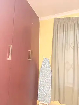 Snapshot of MiyaXo2 chatting on November 30, 2025, 3:13 pm MiyaXo2 online show from November 30, 2025, 3:13 pm