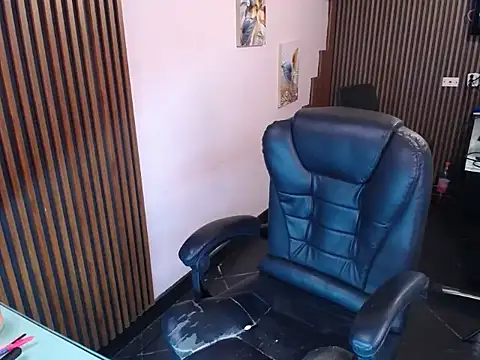 desk desire online show from November 29, 2025, 11:10 am