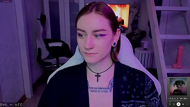 RetroMarie online show from November 13, 2025, 2:48 am