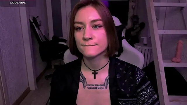 Snapshot of RetroMarie chatting on October 31, 2025, 11:11 pm RetroMarie online show from October 31, 2025, 11:11 pm