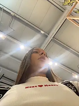 Brunettecollins05 online show from November 28, 2025, 5:35 pm