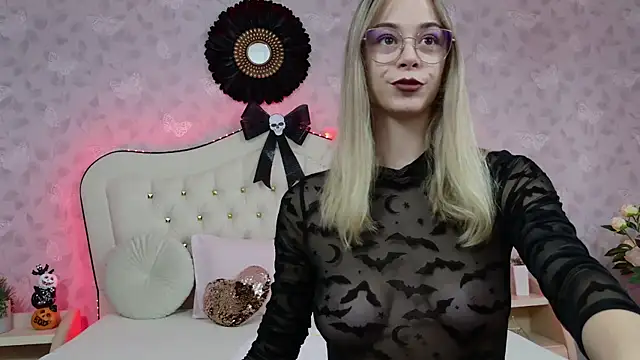 GracieCute online show from October 30, 2025, 4:33 am