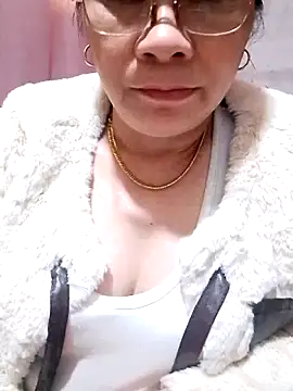 small-house123 online show from November 27, 2025, 6:03 am