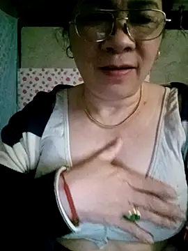 small-house123 online show from February 23, 2026, 11:27 pm